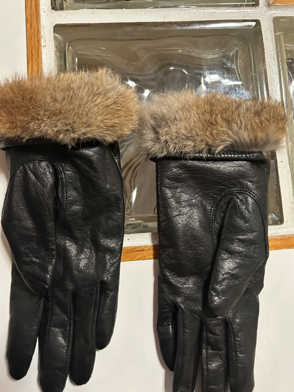 Assorted Women's Gloves - Neutral & Black Leather Pairings small some vintage - Picture 8 of 8
